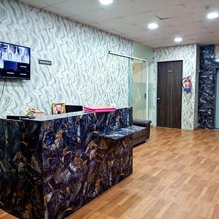 Hotel Gokul Solitaire, Surat Bhatha 외부 사진