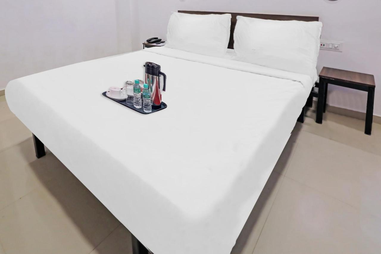 Hotel Gokul Solitaire, Surat Bhatha 외부 사진