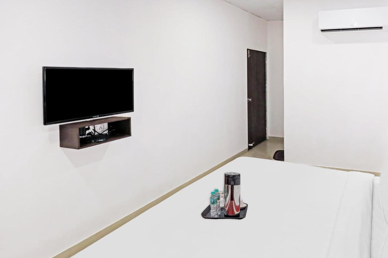 Hotel Gokul Solitaire, Surat Bhatha 외부 사진