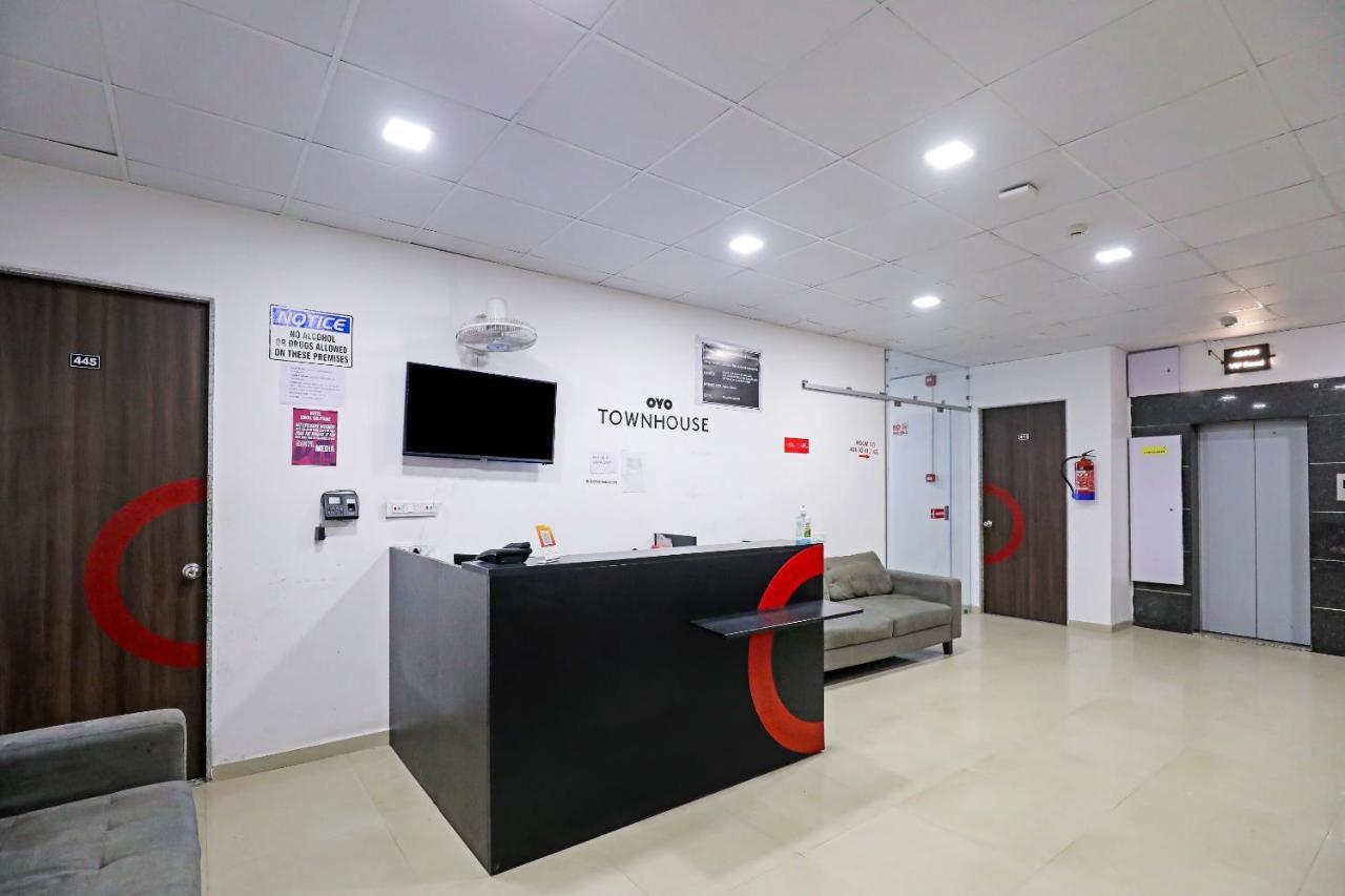 Hotel Gokul Solitaire, Surat Bhatha 외부 사진