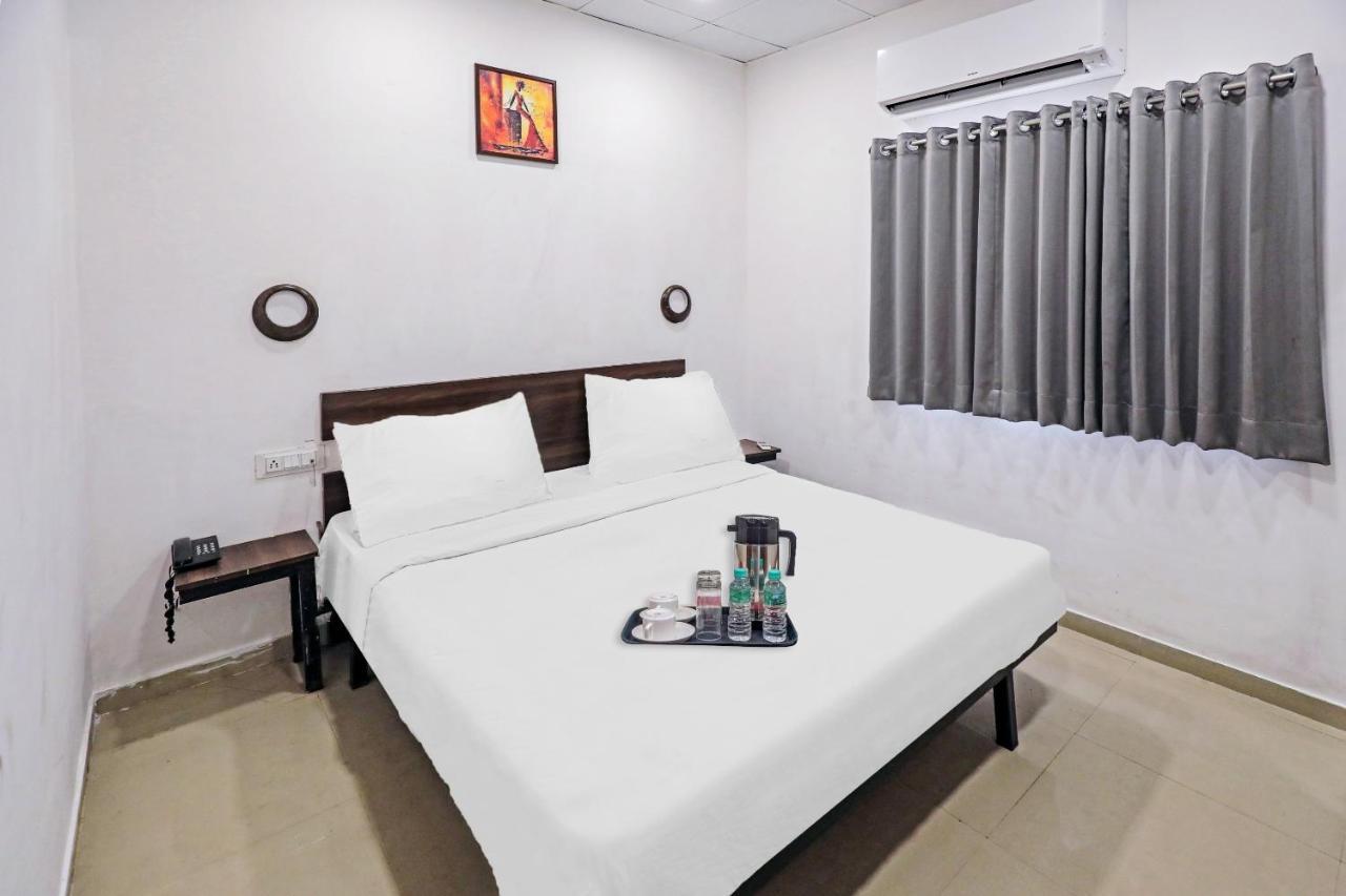 Hotel Gokul Solitaire, Surat Bhatha 외부 사진