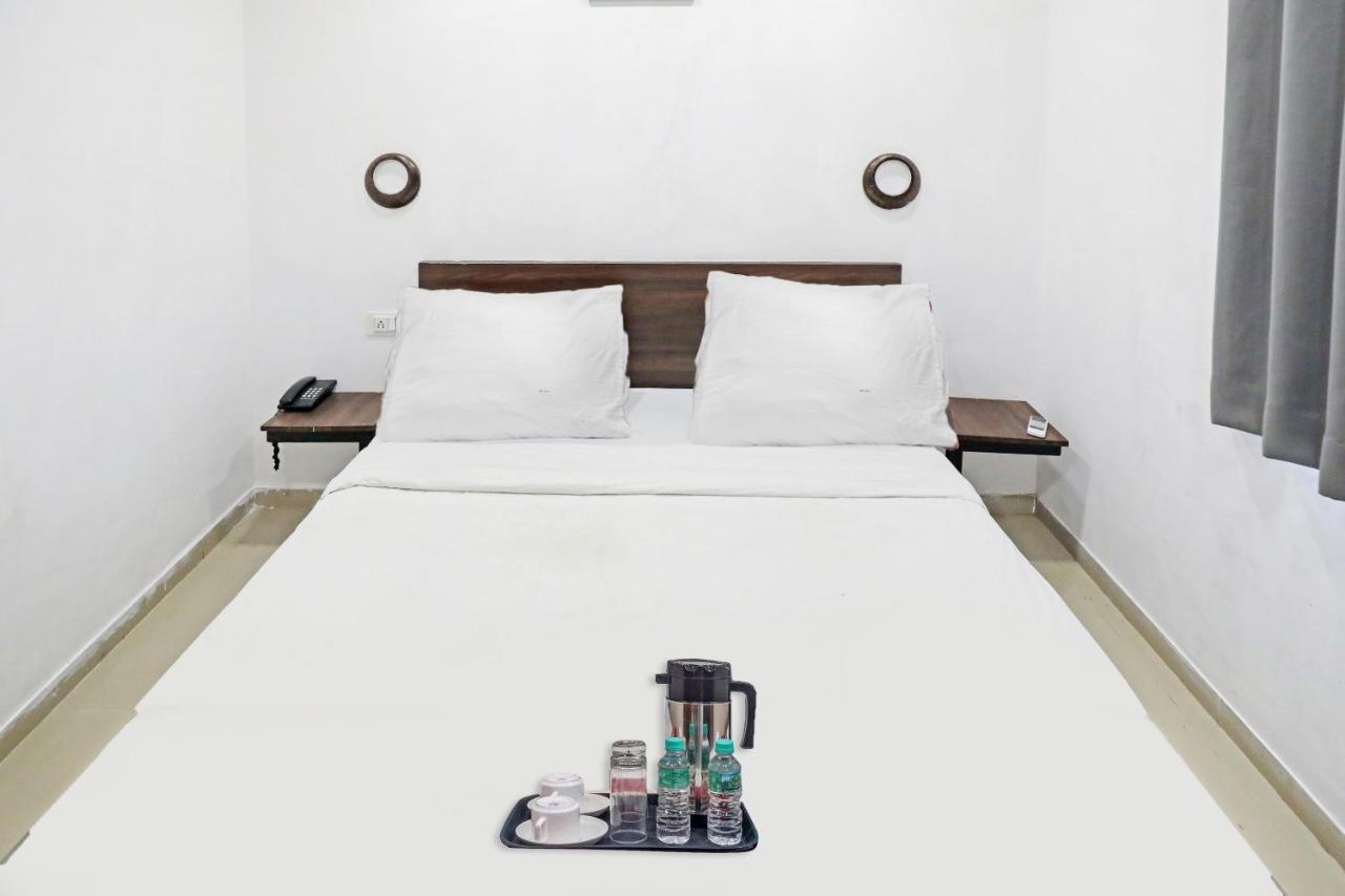 Hotel Gokul Solitaire, Surat Bhatha 외부 사진