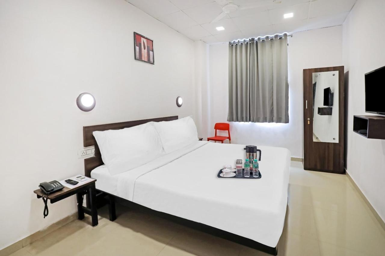 Hotel Gokul Solitaire, Surat Bhatha 외부 사진