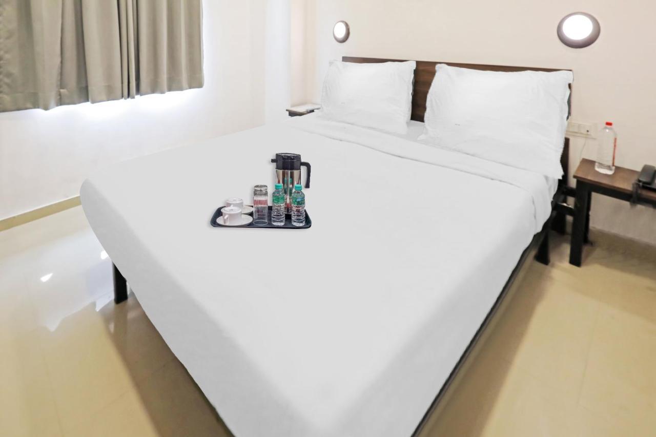 Hotel Gokul Solitaire, Surat Bhatha 외부 사진