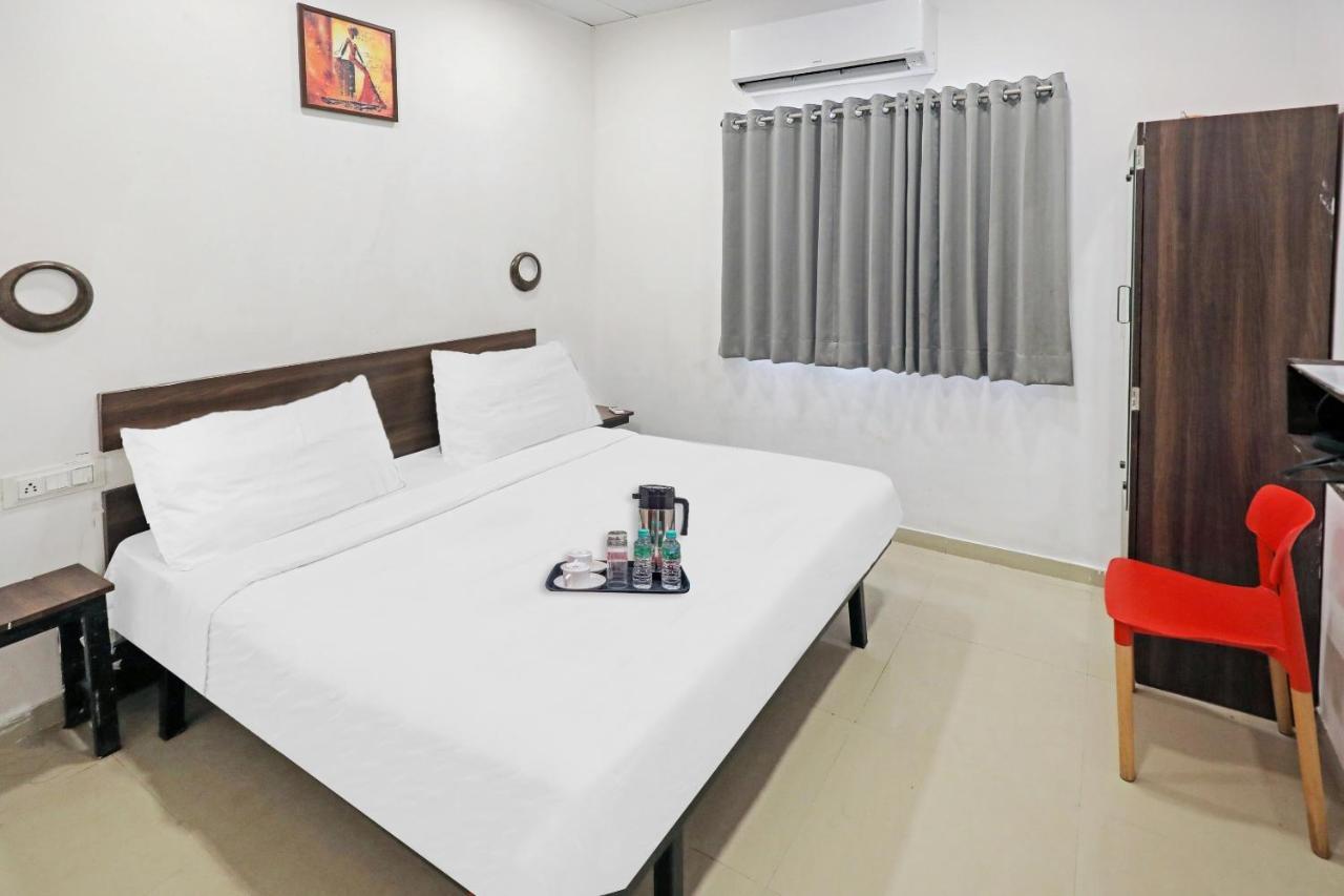 Hotel Gokul Solitaire, Surat Bhatha 외부 사진