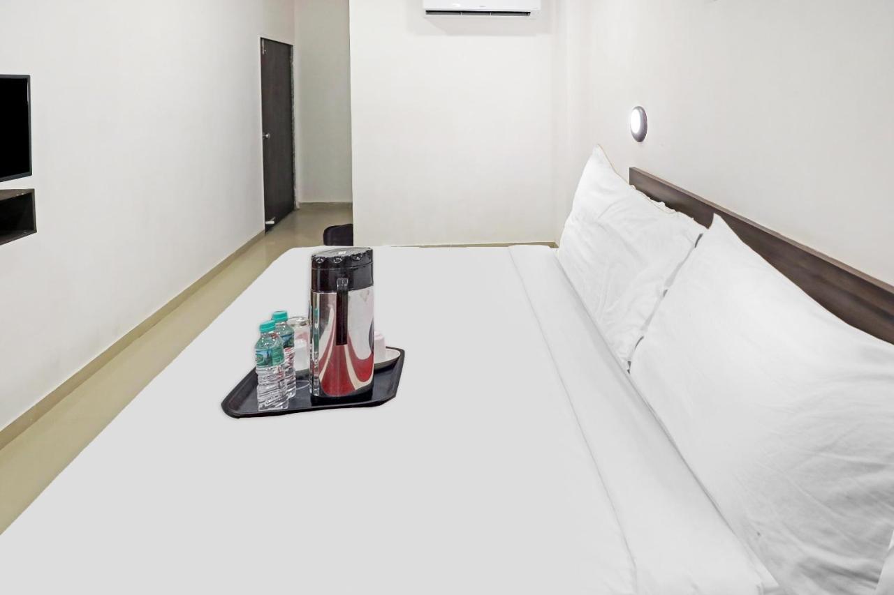 Hotel Gokul Solitaire, Surat Bhatha 외부 사진