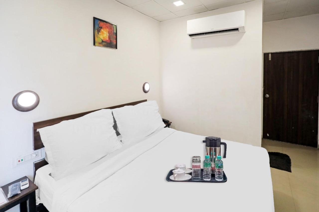 Hotel Gokul Solitaire, Surat Bhatha 외부 사진