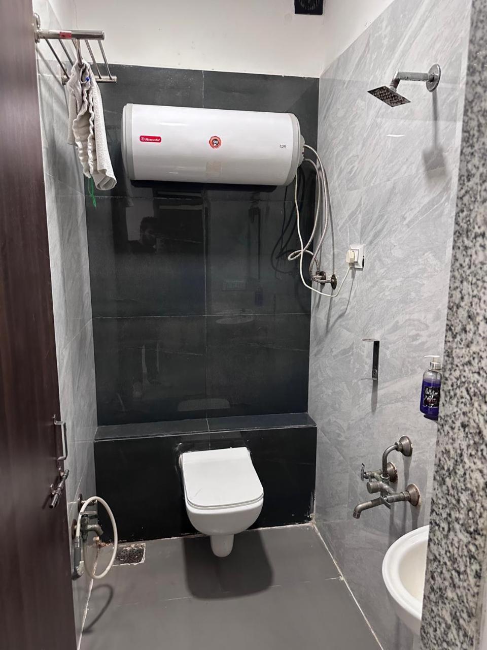 Hotel Gokul Solitaire, Surat Bhatha 외부 사진